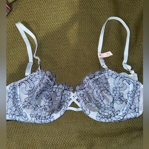Victoria’s Secret Lace Underwire Bra